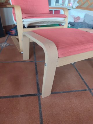 Sillón Poang Ikea con reposapiés