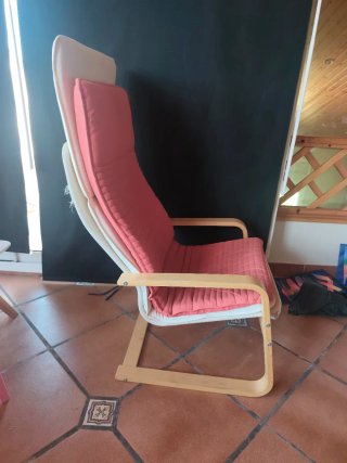 Sillón Poang Ikea con reposapiés