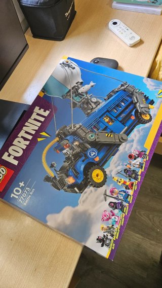 Lego Fortnite Battle Bus 77073