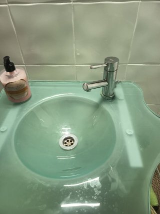 Lavabo y espejo de cristal