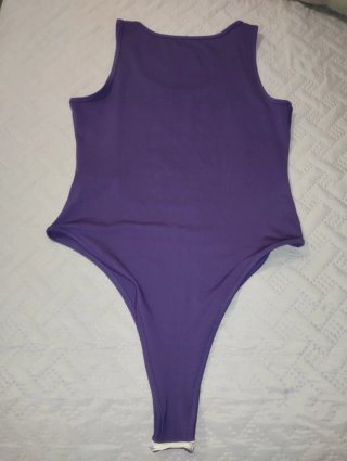 Body lila tipo camiseta