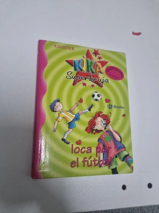 Kika Superbruja, loca por el fútbol