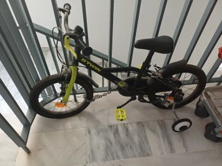 Bicicleta infantil B'TWIN negra y verde
