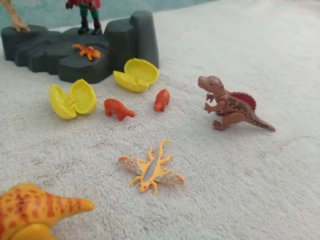Lote Playmobil Dinosaurios crias y Vehículo