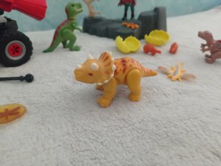 Lote Playmobil Dinosaurios crias y Vehículo