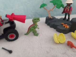 Lote Playmobil Dinosaurios crias y Vehículo