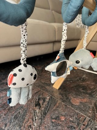 Palestra per bambini in legno con giocattoli