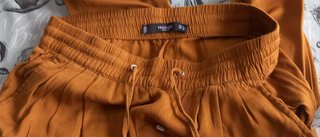 Pantalón recto Mango T. S