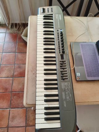 Teclado MIDI Roland PCR-M80 61 teclas