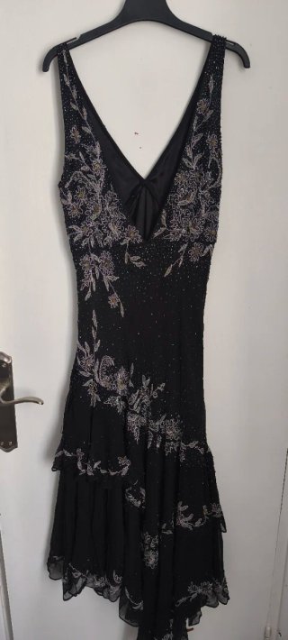 Vestido negro pedrería cosido a mano