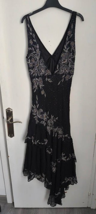 Vestido negro pedrería cosido a mano