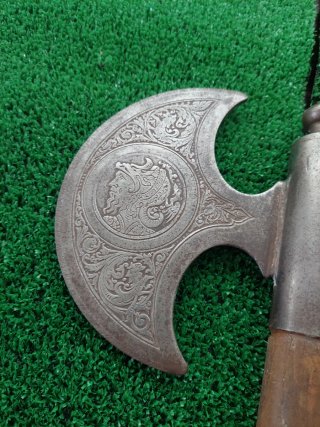 Hacha medieval decorativa