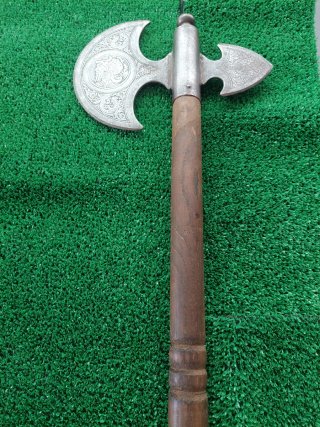 Hacha medieval decorativa