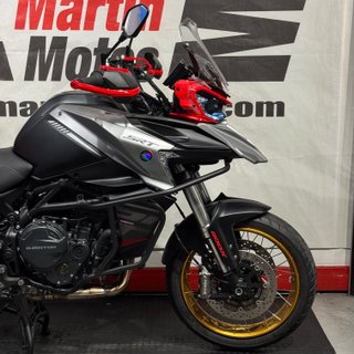 QJ MOTOR SRT 900 SX