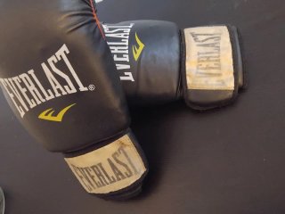Guantes de Boxeo Everlast Negros y Beige