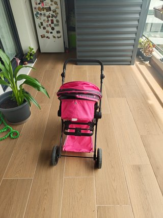 Carrito de muñecas rosa y gris estrellas
