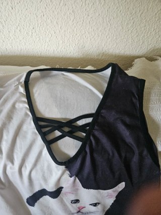 Camiseta tirantes gatos blanco y negro