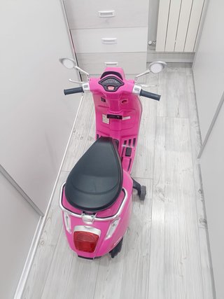 Moto Infantil Eléctrica Vespa Rosa
