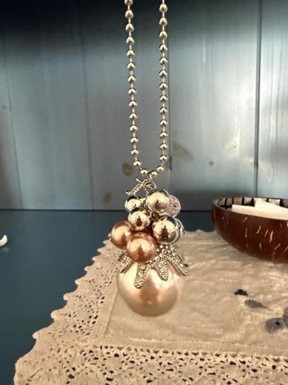 Collana D con sfere rosa e argento