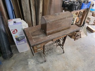 Muebles cajoneras y varios