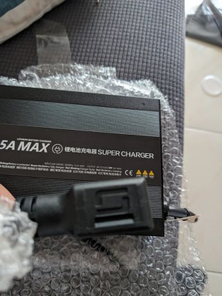 Cargador Batería 70.5V 15A MAX Super Soco CPX