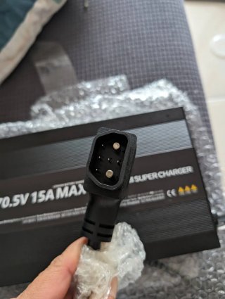 Cargador Batería 70.5V 15A MAX Super Soco CPX