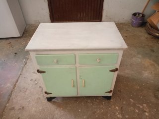 Alacena vintage verde y blanco