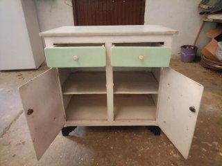 Alacena vintage verde y blanco
