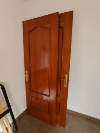 Puertas de madera color miel