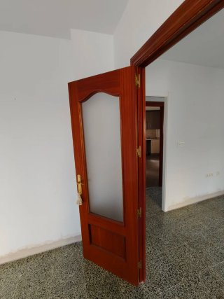 Puertas de madera color miel