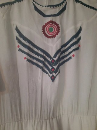Vestido blanco bordado talla S