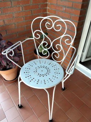Silla de hierro blanca con diseño,,disponible 3