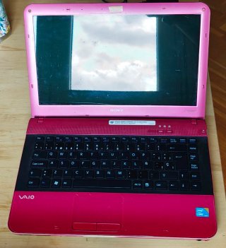 Portátil Sony Vaio PCG 61211M Rojo
