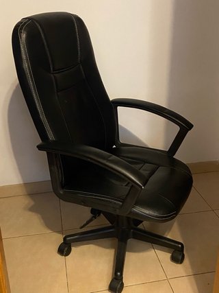 Silla de oficina regulable con ruedas