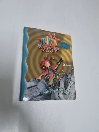 Kika Superbruja y la momia