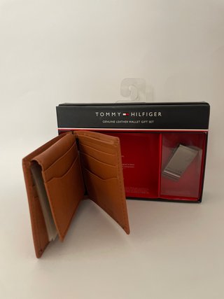 Set Billetera y Clip Tommy Hilfiger Marrón