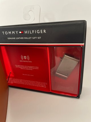 Set Billetera y Clip Tommy Hilfiger Marrón