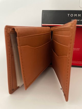 Set Billetera y Clip Tommy Hilfiger Marrón