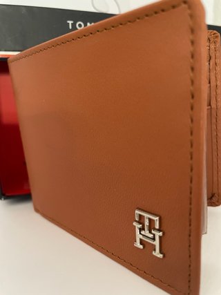 Set Billetera y Clip Tommy Hilfiger Marrón
