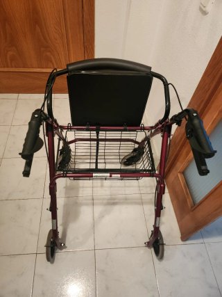Caminador para persona con movilidad reducida