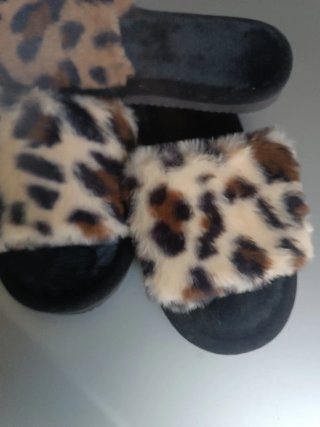 Ciabatte leopardate pelose