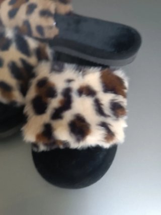 Ciabatte leopardate pelose