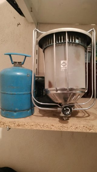 Lámpara de gas camping azul y blanca