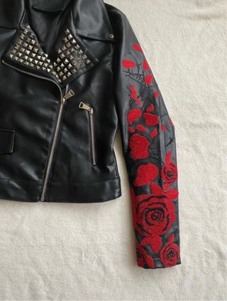 Chaqueta cuero tachuelas rosas
