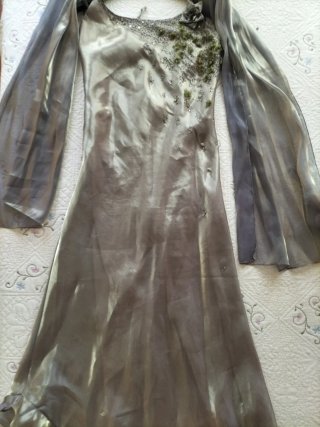 Vestido de fiesta plateado y verde