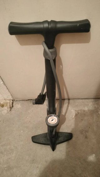 Bomba de aire para bicicleta con manómetro