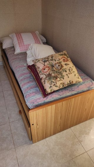 SE REGALA Cama individual con cama nido