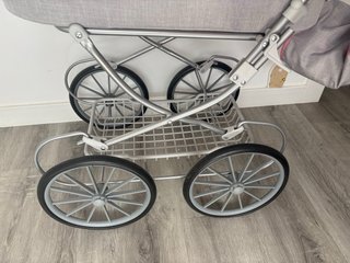 Carrito de muñecas clásico rosa y gris