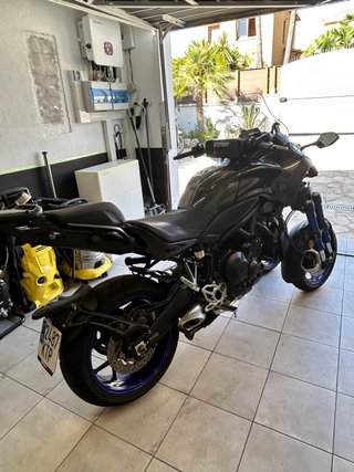 Yamaha Niken Touring Gris Negra y Azul