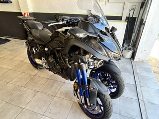 Yamaha Niken Touring Gris Negra y Azul
